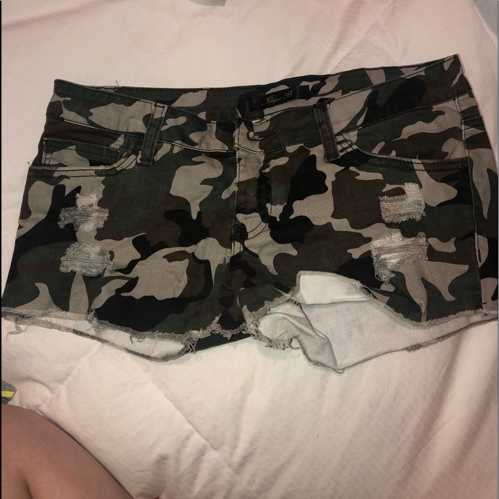 Camo shorts - size M